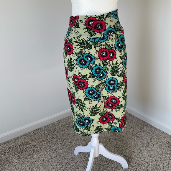 LuLaRoe Dresses & Skirts - Multicolor Floral Skirt 💕